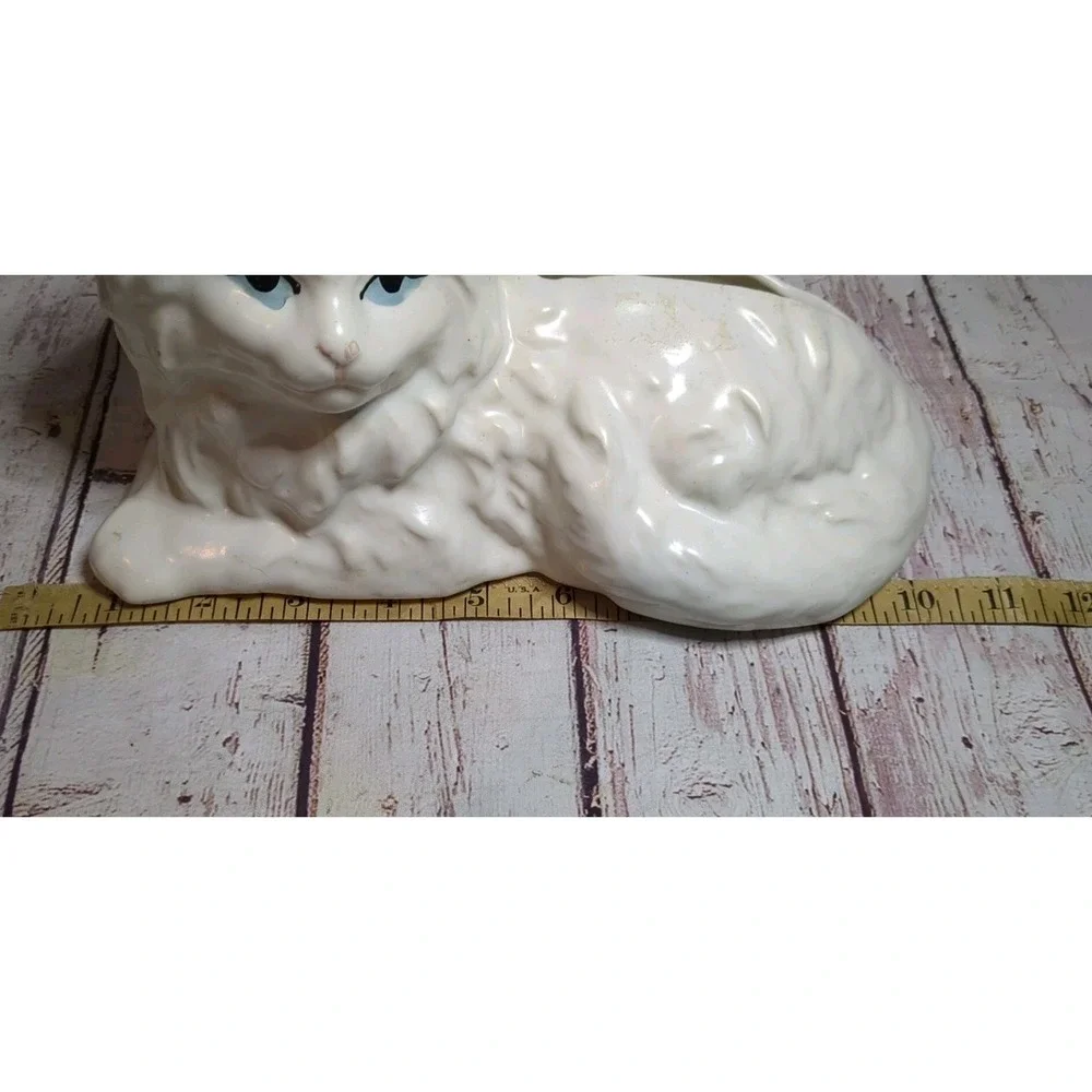 Vintage White Persian Cat Figurine Planter Blue Eyes With Playful Kitten‎